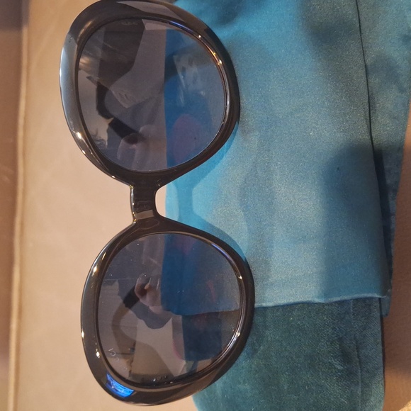 Gucci Sunglasses - Picture 3 of 7